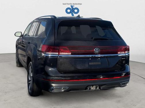 Deep Black Pearl Effect 2026 Volkswagen Atlas 2.0T SE W/TECHNOLOGY