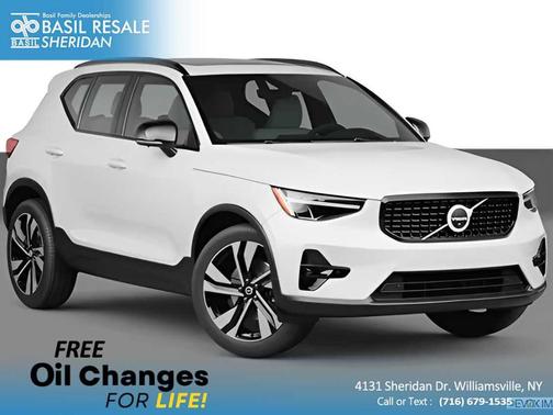 2025 Volvo XC40 B5 Plus Bright Theme