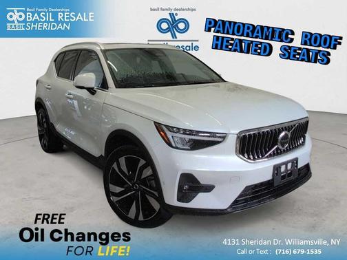 2025 Volvo XC40 B5 Plus Bright Theme
