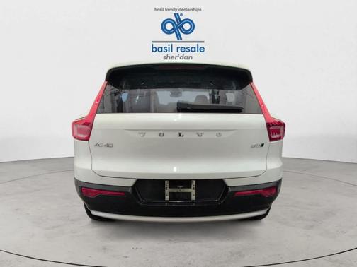 2025 Volvo XC40 B5 Plus Bright Theme