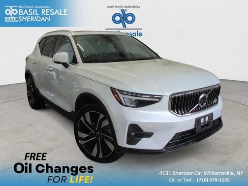 2025 Volvo XC40 B5 Plus Bright Theme
