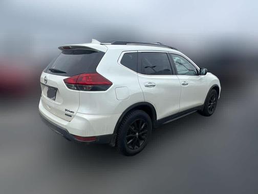 White 2018 Nissan Rogue SV