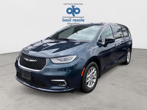 Fathom Blue Pearlcoat 2025 Chrysler Pacifica Select