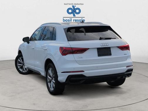 2024 Audi Q3 45 S line Premium