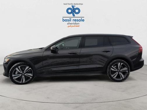 2025 Volvo V60 Cross Country B5 Plus