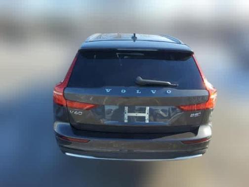 2025 Volvo V60 Cross Country B5 Plus