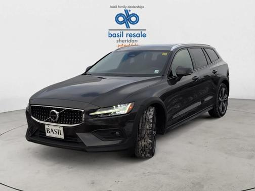 2025 Volvo V60 Cross Country B5 Plus