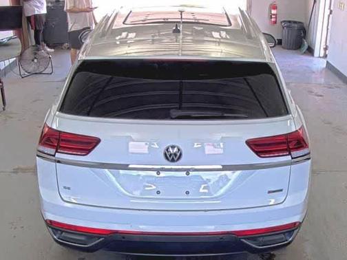 Pure White 2021 Volkswagen Atlas Cross Sport 2.0T SE w/Technology