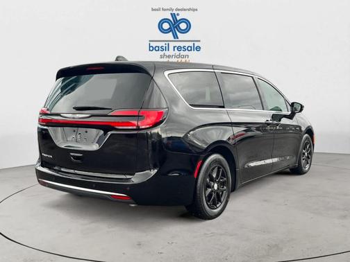 2025 Chrysler Pacifica Select