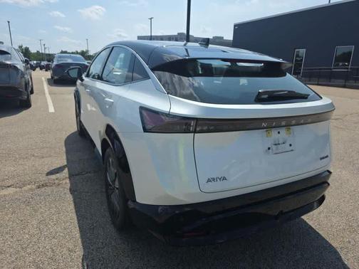 2 Tone White / Black Roof 2023 Nissan ARIYA ENGAGE