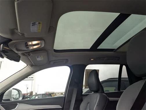 2025 Volvo XC90 B5 Core