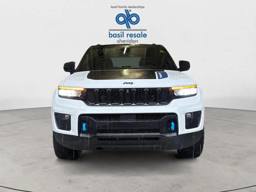 Bright White Clearcoat 2022 Jeep Grand Cherokee 4xe Trailhawk