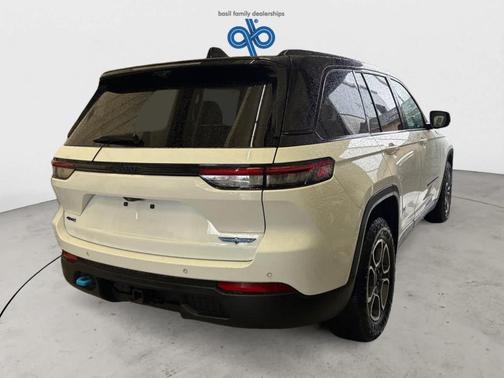 Bright White Clearcoat 2022 Jeep Grand Cherokee 4xe Trailhawk