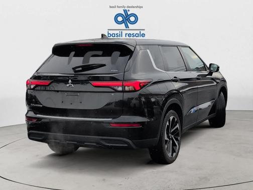 2022 Mitsubishi Outlander ES