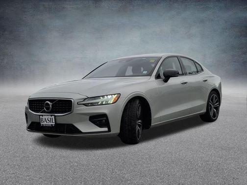 2019 Volvo S60 T6 R-Design