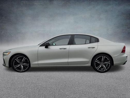 2019 Volvo S60 T6 R-Design