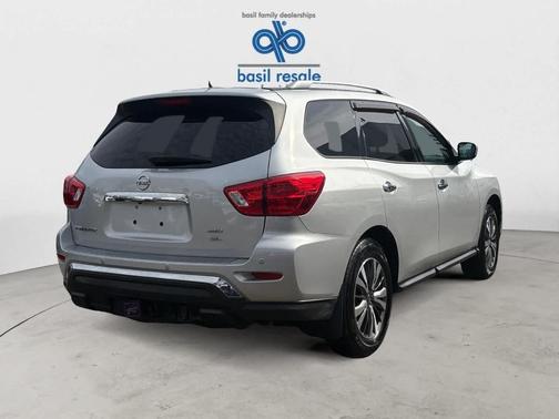 2017 Nissan Pathfinder SL