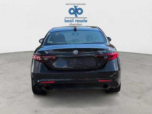 2022 Alfa Romeo Giulia Base