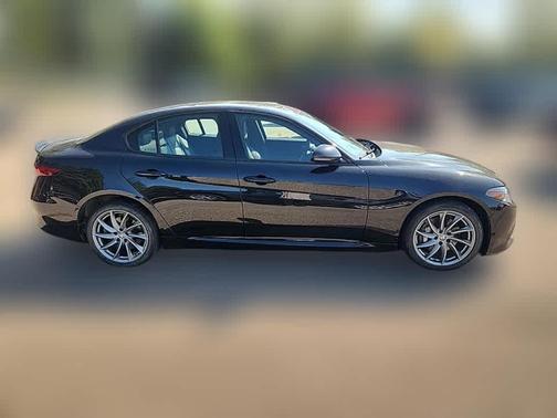 2022 Alfa Romeo Giulia Base