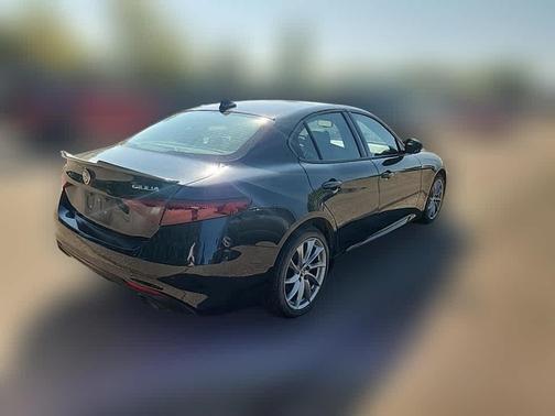 2022 Alfa Romeo Giulia Base
