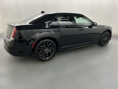 2023 Chrysler 300 Touring L