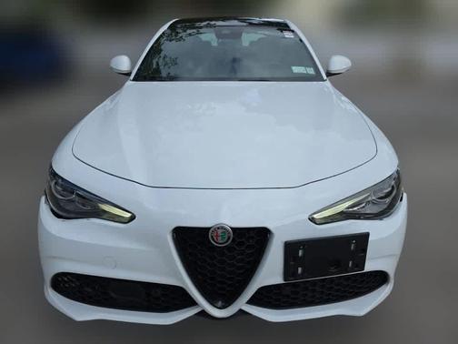 2022 Alfa Romeo Giulia Base