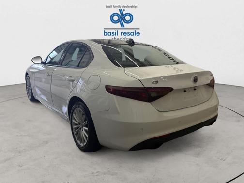 2022 Alfa Romeo Giulia Base