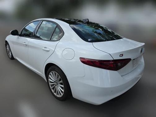 2022 Alfa Romeo Giulia Base