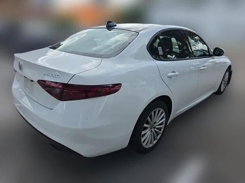 2022 Alfa Romeo Giulia Base