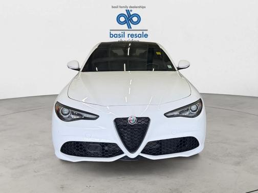 2022 Alfa Romeo Giulia Base
