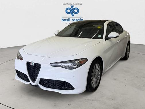 2022 Alfa Romeo Giulia Base