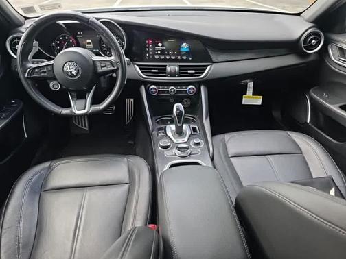 2022 Alfa Romeo Giulia Base