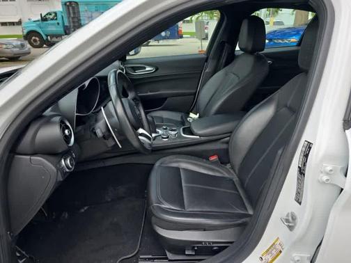 2022 Alfa Romeo Giulia Base