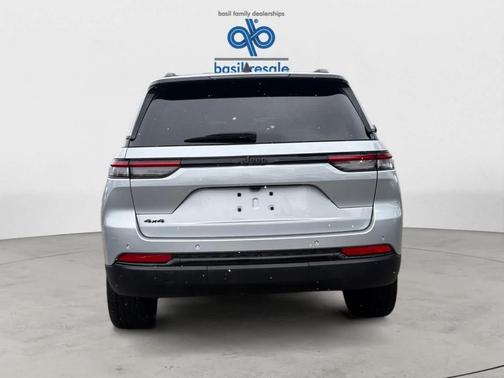 Silver Zynith 2023 Jeep Grand Cherokee Altitude