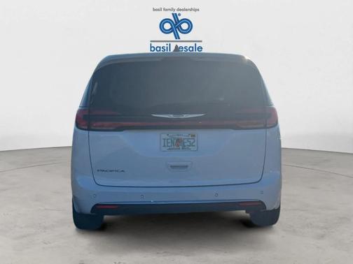 Bright White Clearcoat 2024 Chrysler Pacifica Touring-L