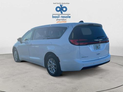 Bright White Clearcoat 2024 Chrysler Pacifica Touring-L