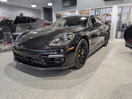 2022 Porsche Panamera Turbo S