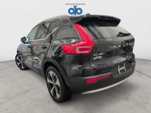 2025 Volvo XC40 B5 Plus Bright Theme