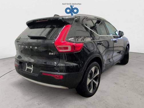 2025 Volvo XC40 B5 Plus Bright Theme