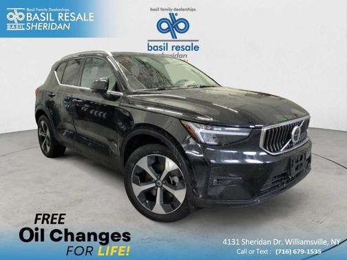 2025 Volvo XC40 B5 Plus Bright Theme