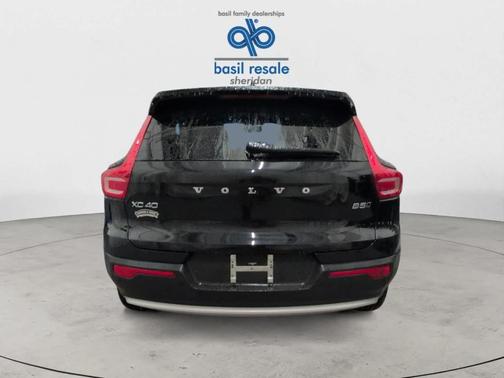 2025 Volvo XC40 B5 Plus Bright Theme