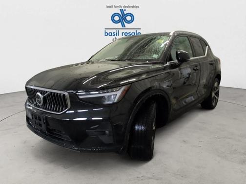 2025 Volvo XC40 B5 Plus Bright Theme