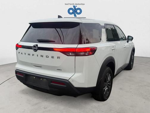 Glacier White 2024 Nissan Pathfinder S