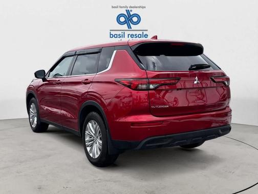 2022 Mitsubishi Outlander ES