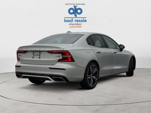 2019 Volvo S60 T6 R-Design