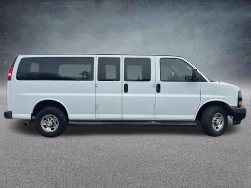 2022 Chevrolet Express 3500 LS