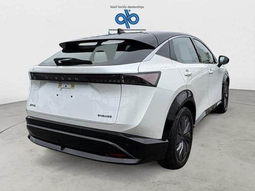 2 Tone White / Black Roof 2023 Nissan ARIYA ENGAGE