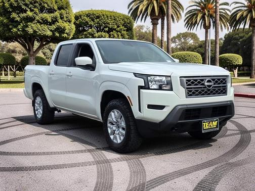 Glacier White 2022 Nissan Frontier SV