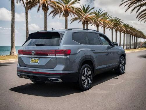 Platinum Gray Metallic 2025 Volkswagen Atlas 2.0T SE