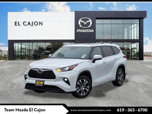 Pearl 2023 Toyota Highlander Hybrid XLE